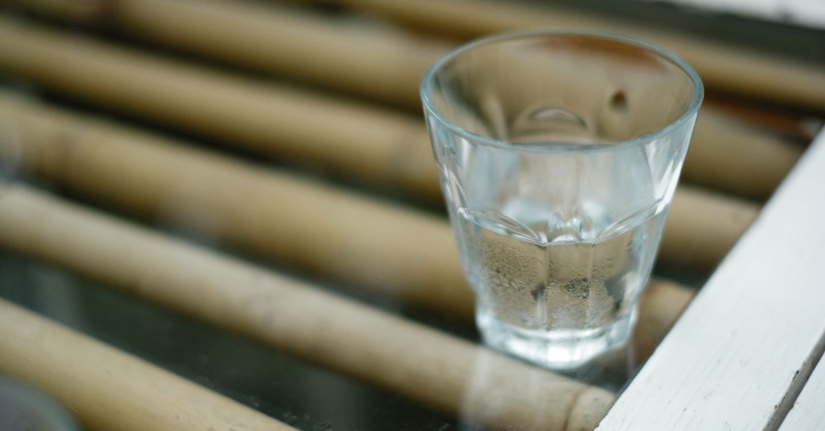 Berechnung des täglichen Wasserbedarfs: Wie viel Wasser sollte ich trinken?